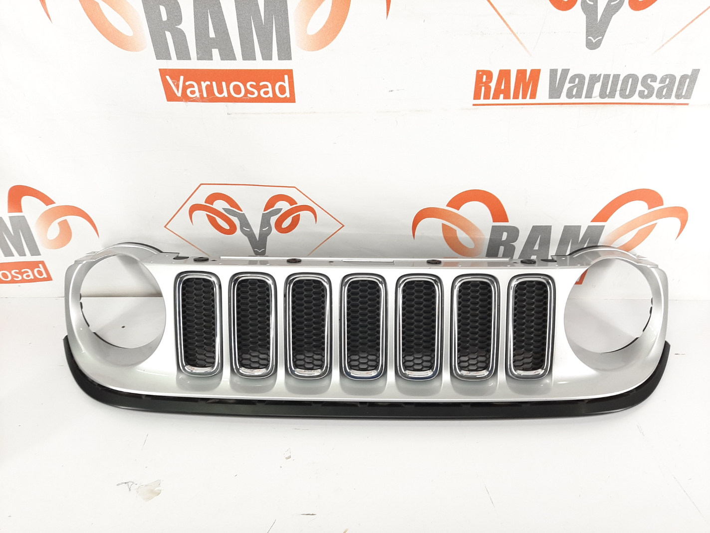 Jeep Renegade iluvõre / grille