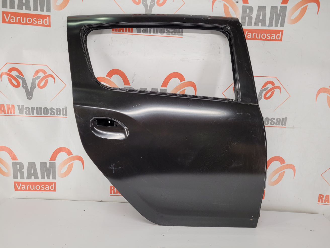 Dacia Sandero tagauks / rear door