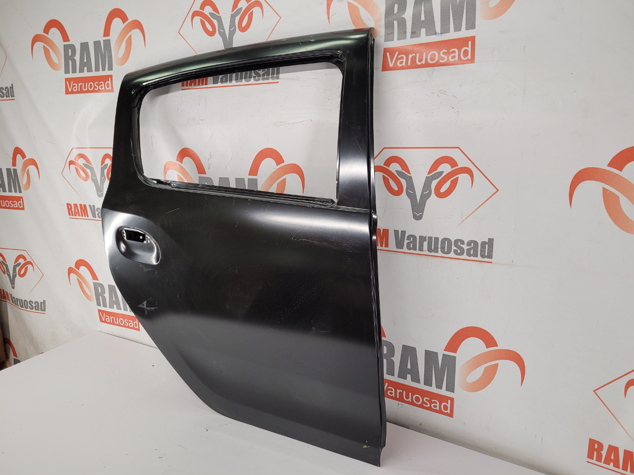 Dacia Sandero tagauks / rear door - pilt 2