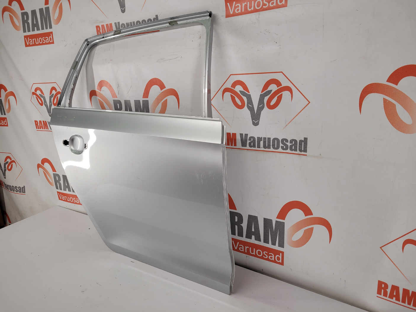 Skoda Rapid tagauks / rear door - pilt 2