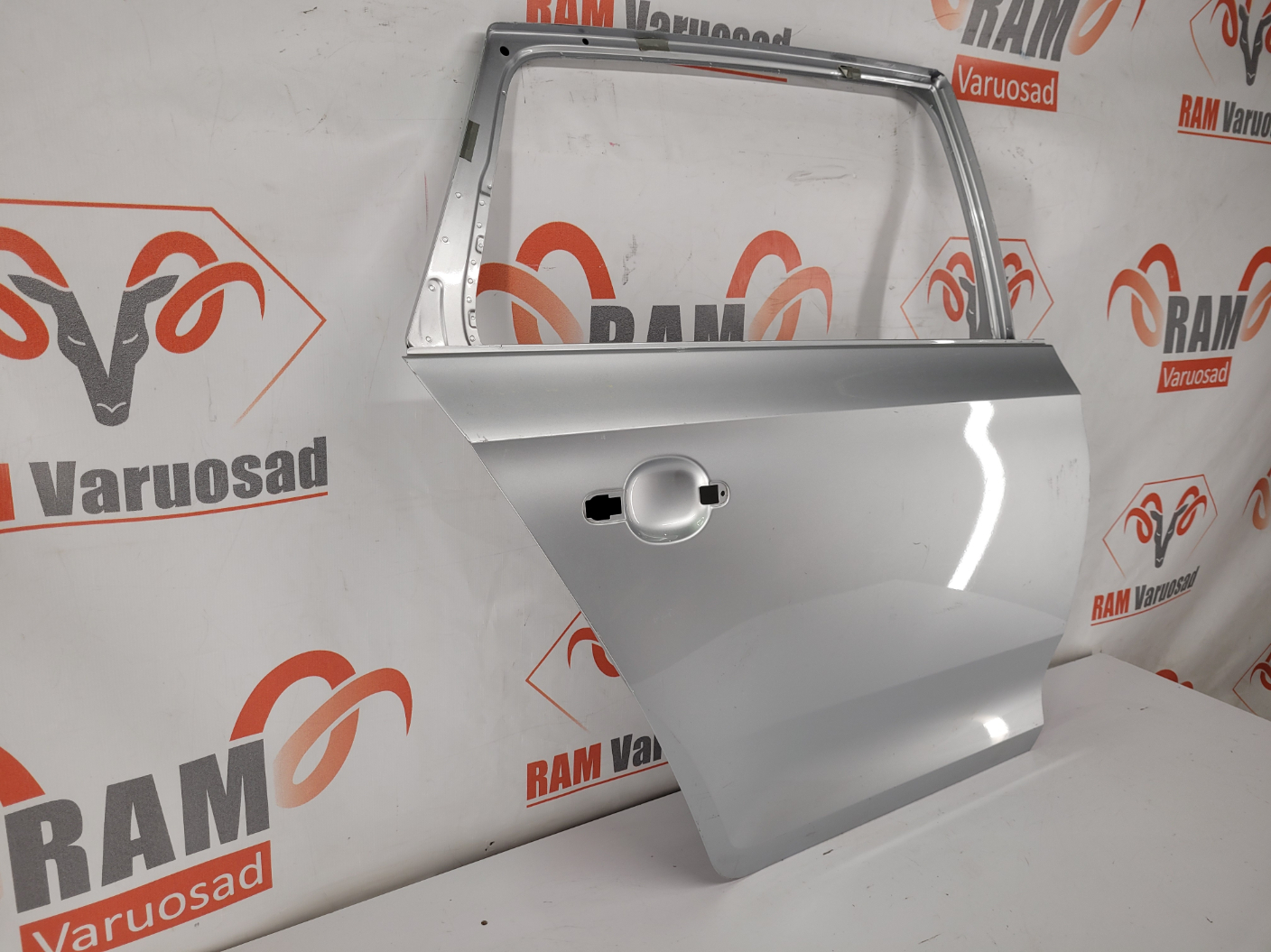 Skoda Rapid tagauks / rear door - pilt 3