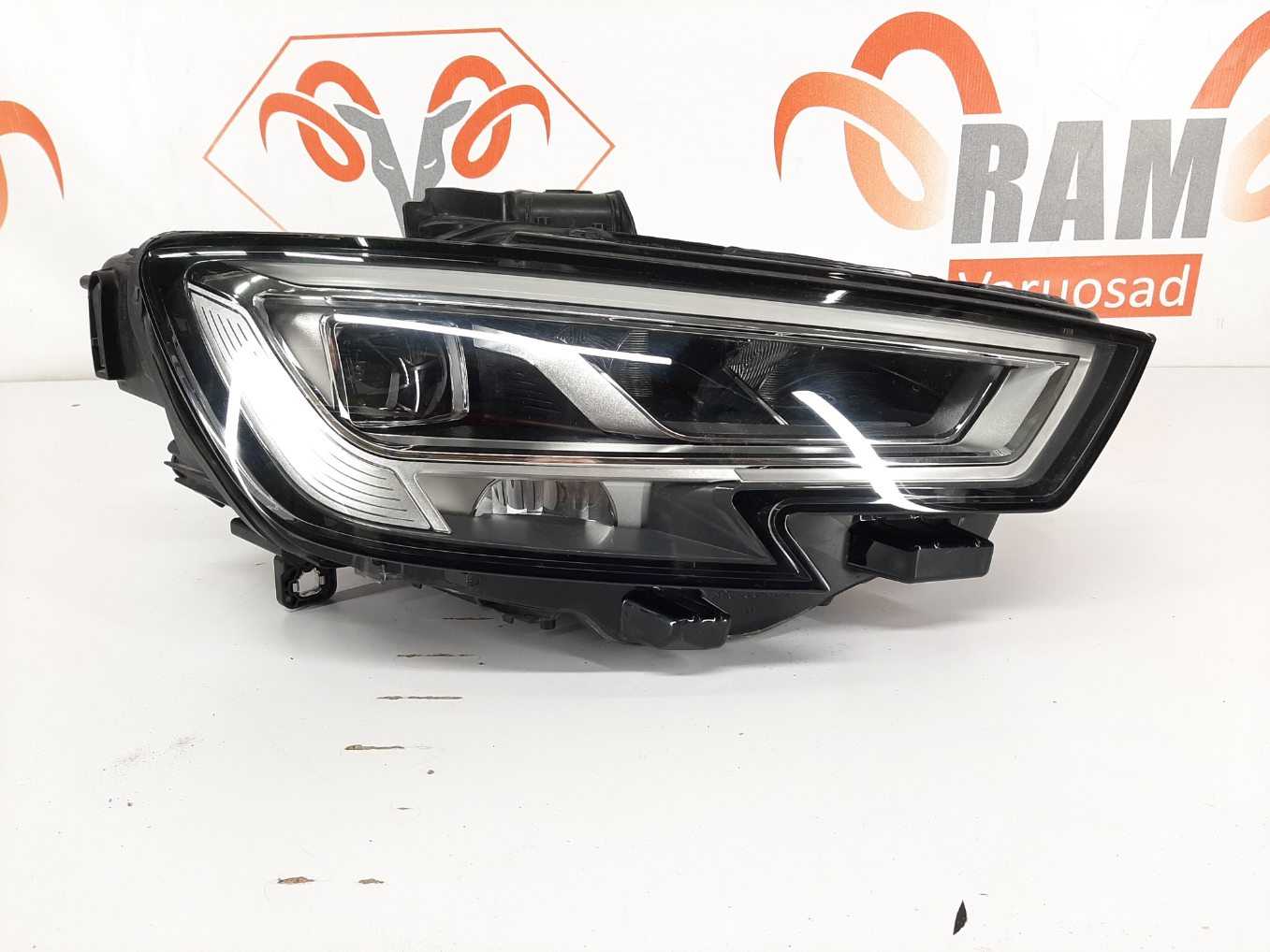 Audi A3 16- FL esituli / headlight