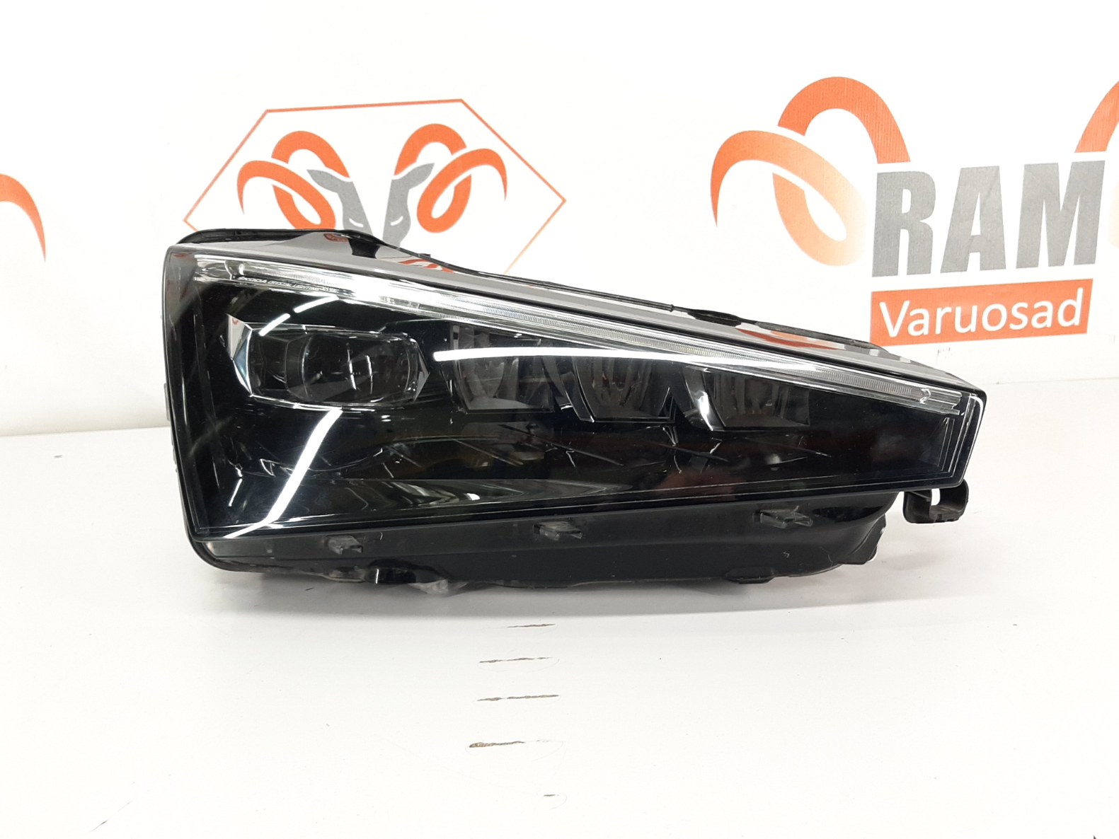 Skoda Scala esituli / headlight
