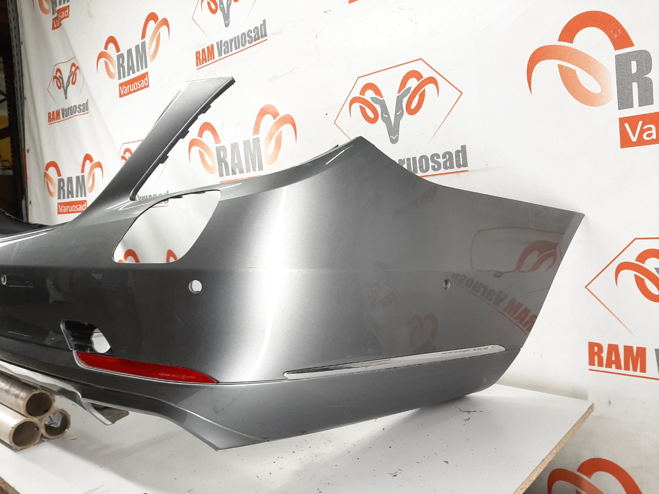 Mercedes W222 hybrid S-Class tagumine stange/ rear bumper - pilt 2