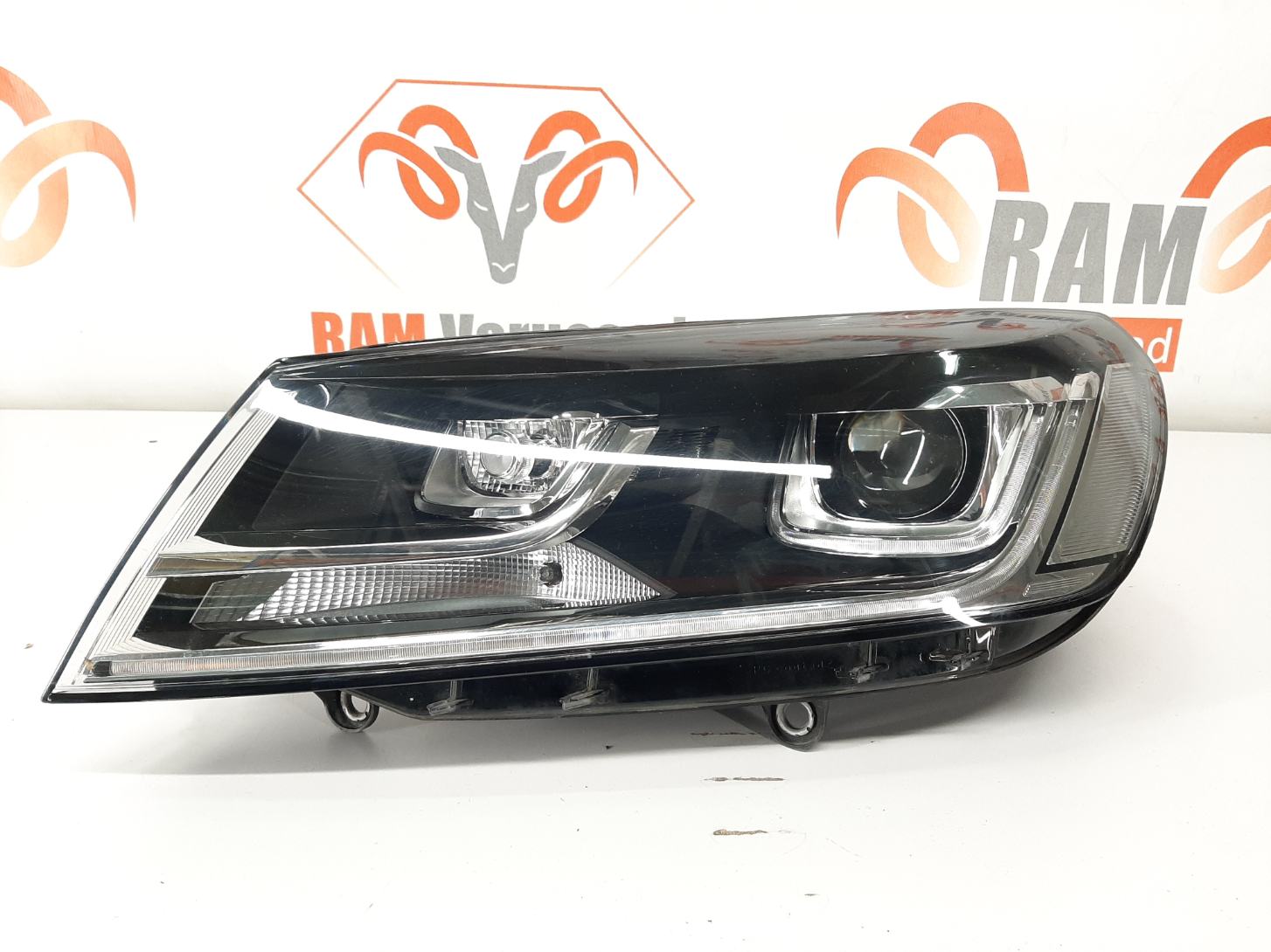 VW Touareg fl esituli / headlight