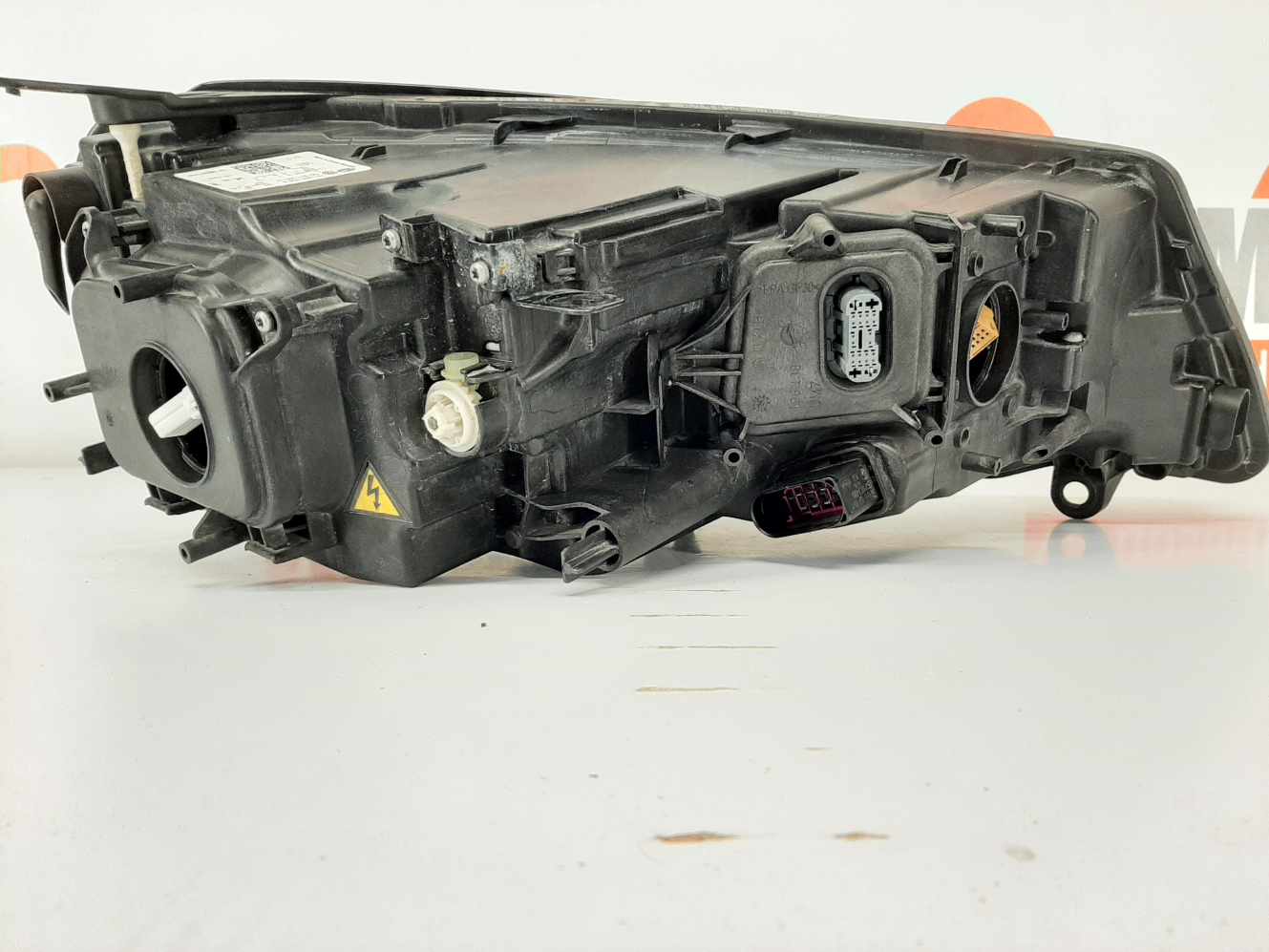 VW Touareg fl esituli / headlight - pilt 4