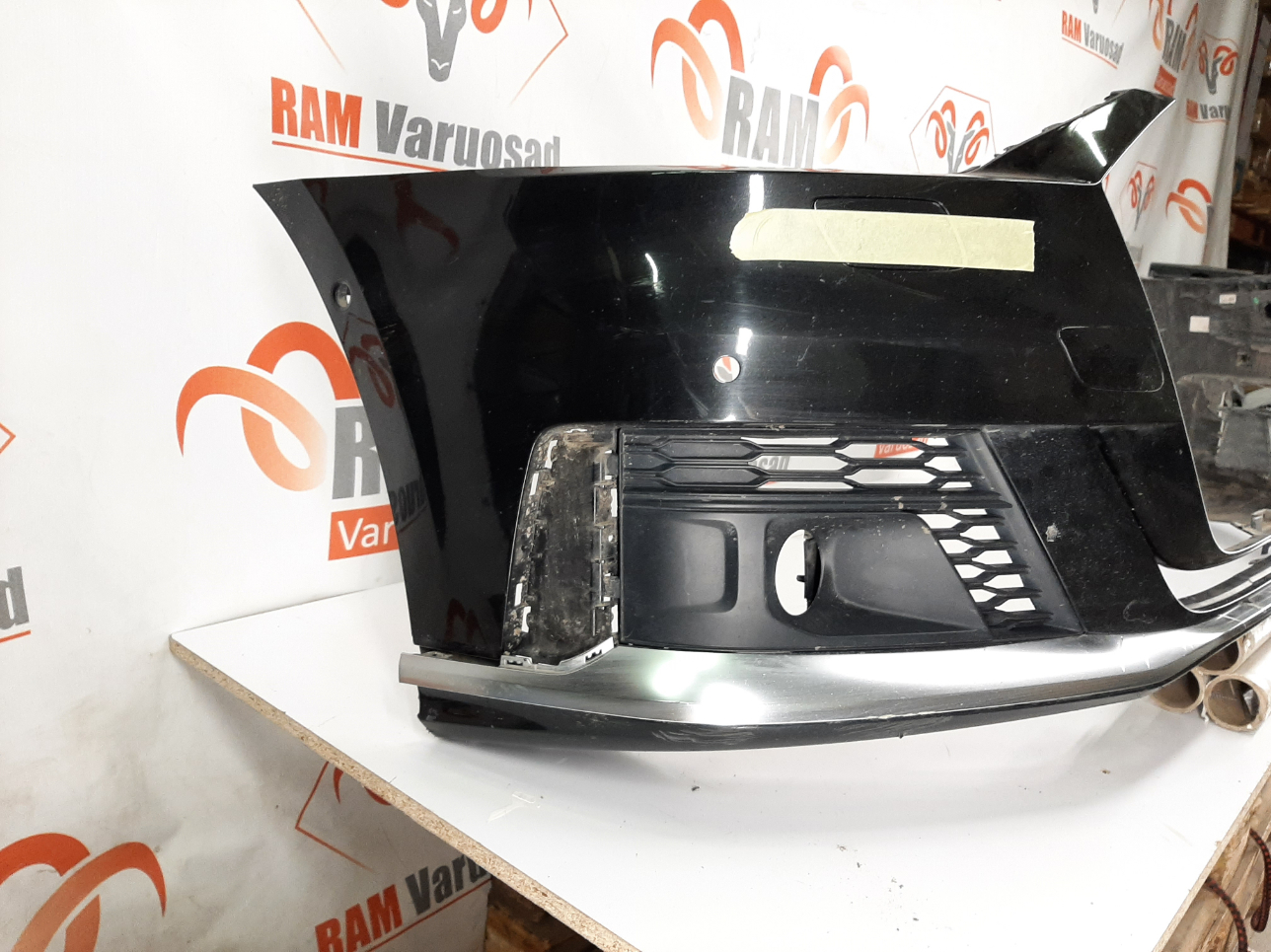 Audi A8 esistange/ front bumper - pilt 2