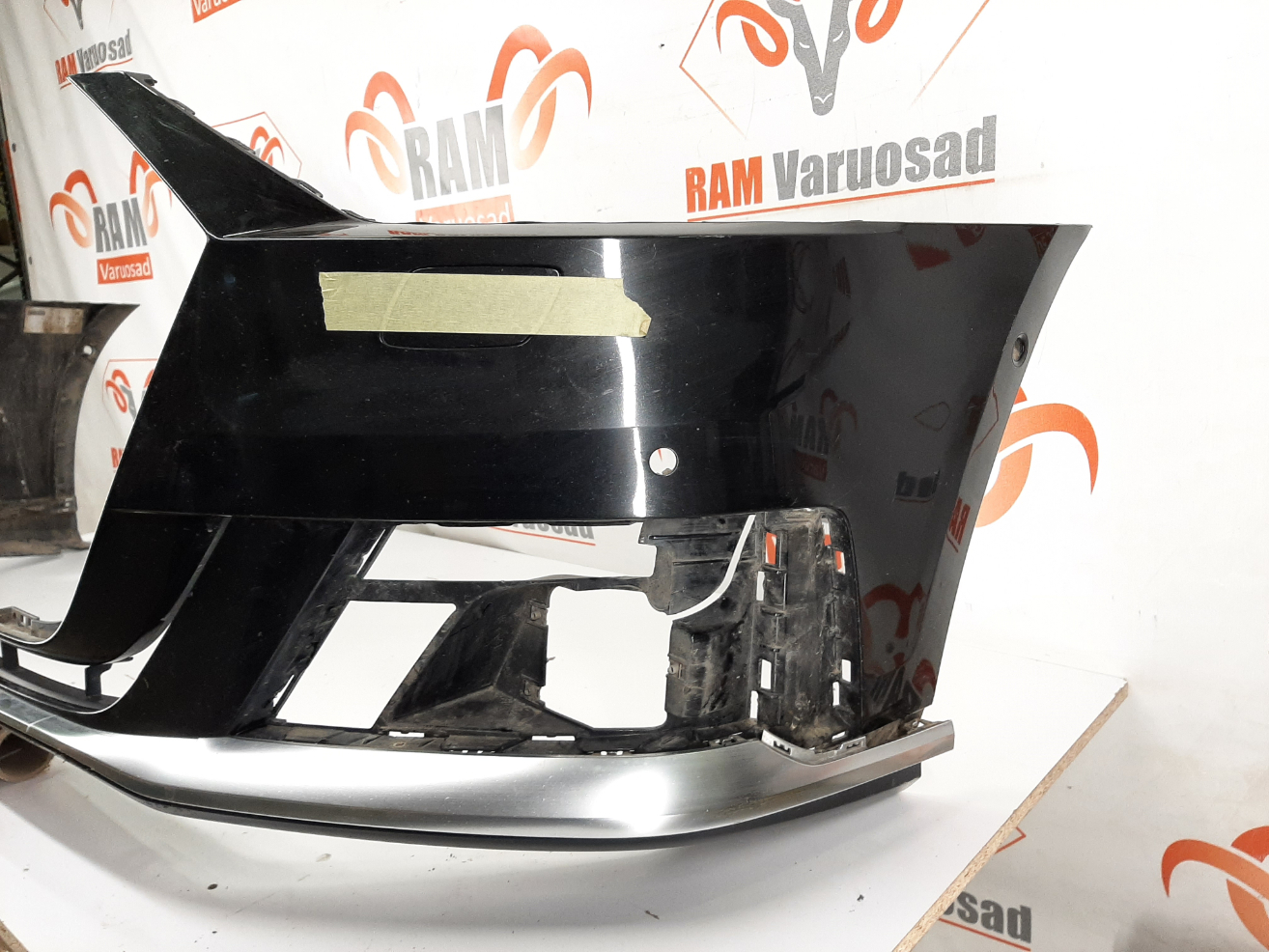 Audi A8 esistange/ front bumper - pilt 3