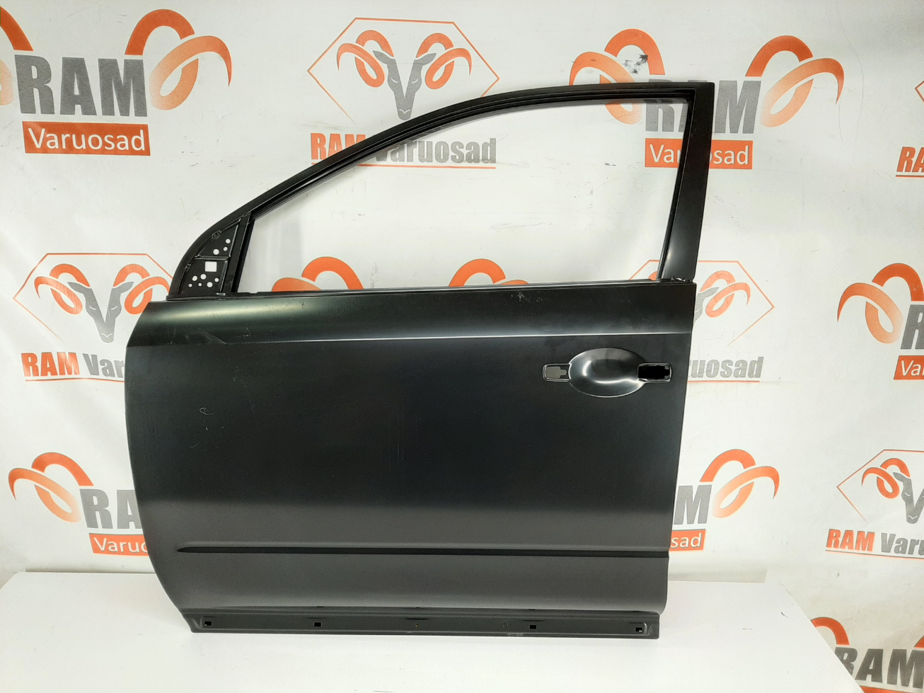 Nissan Murano esiuks/ front door