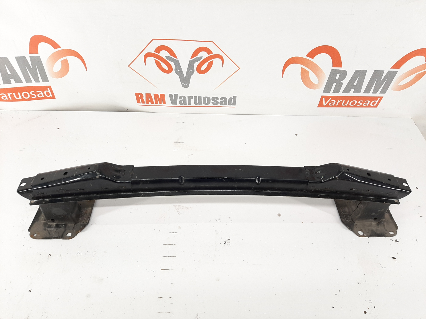 Mazda 3 Sedan tagatala/ rear crash bar