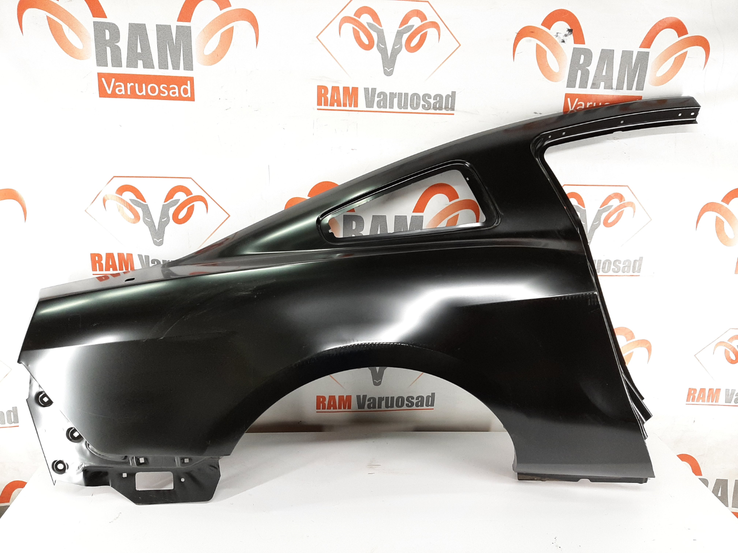 Ford Mustang  tagatiib/ rear fender
