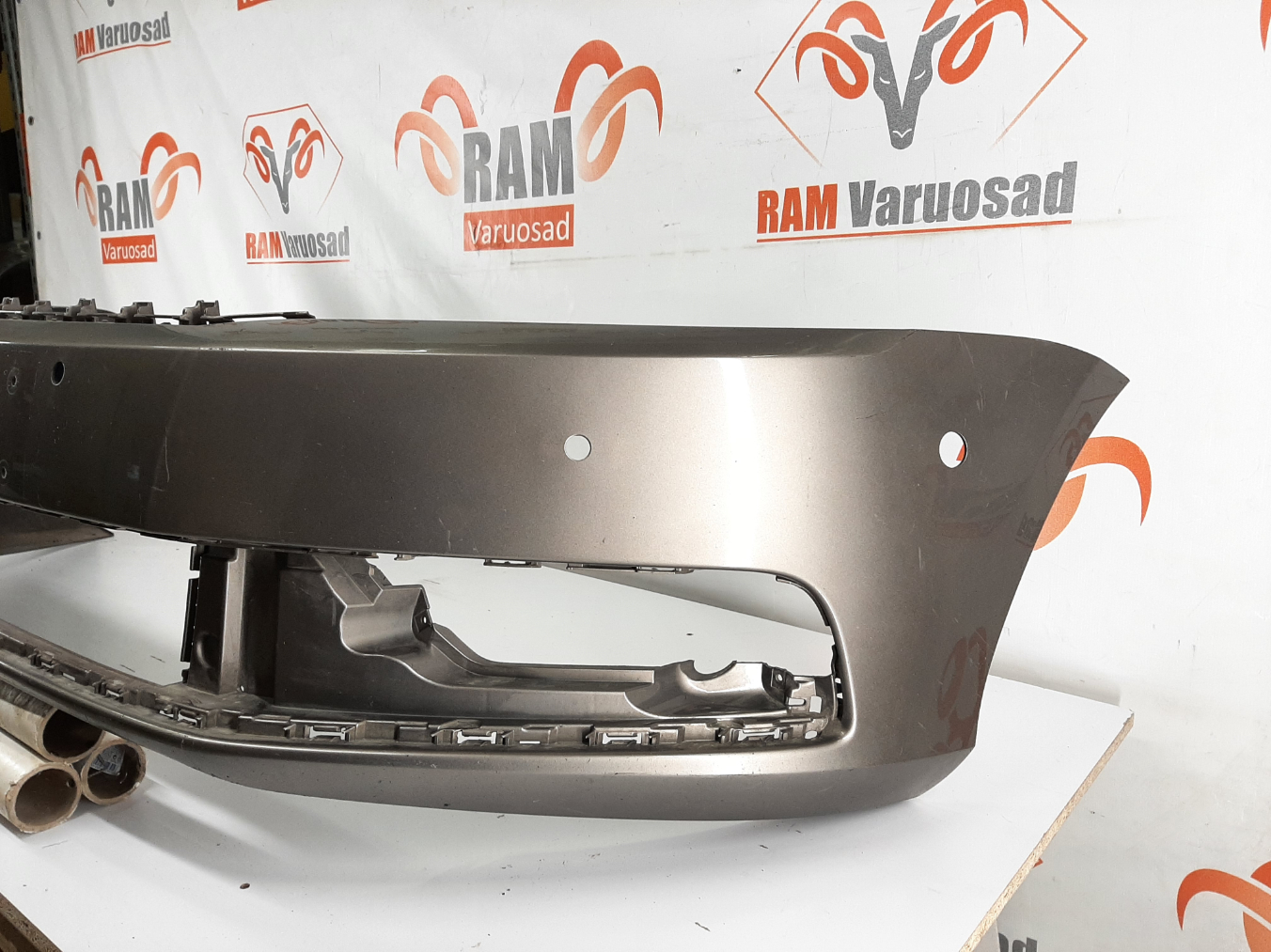 Volkswagen Passat B7 esistange/ front bumper - pilt 3