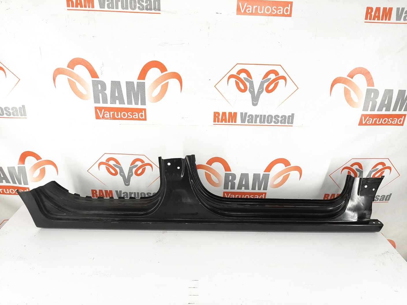 Volkswagen Polo küljekarp/ lower side panel
