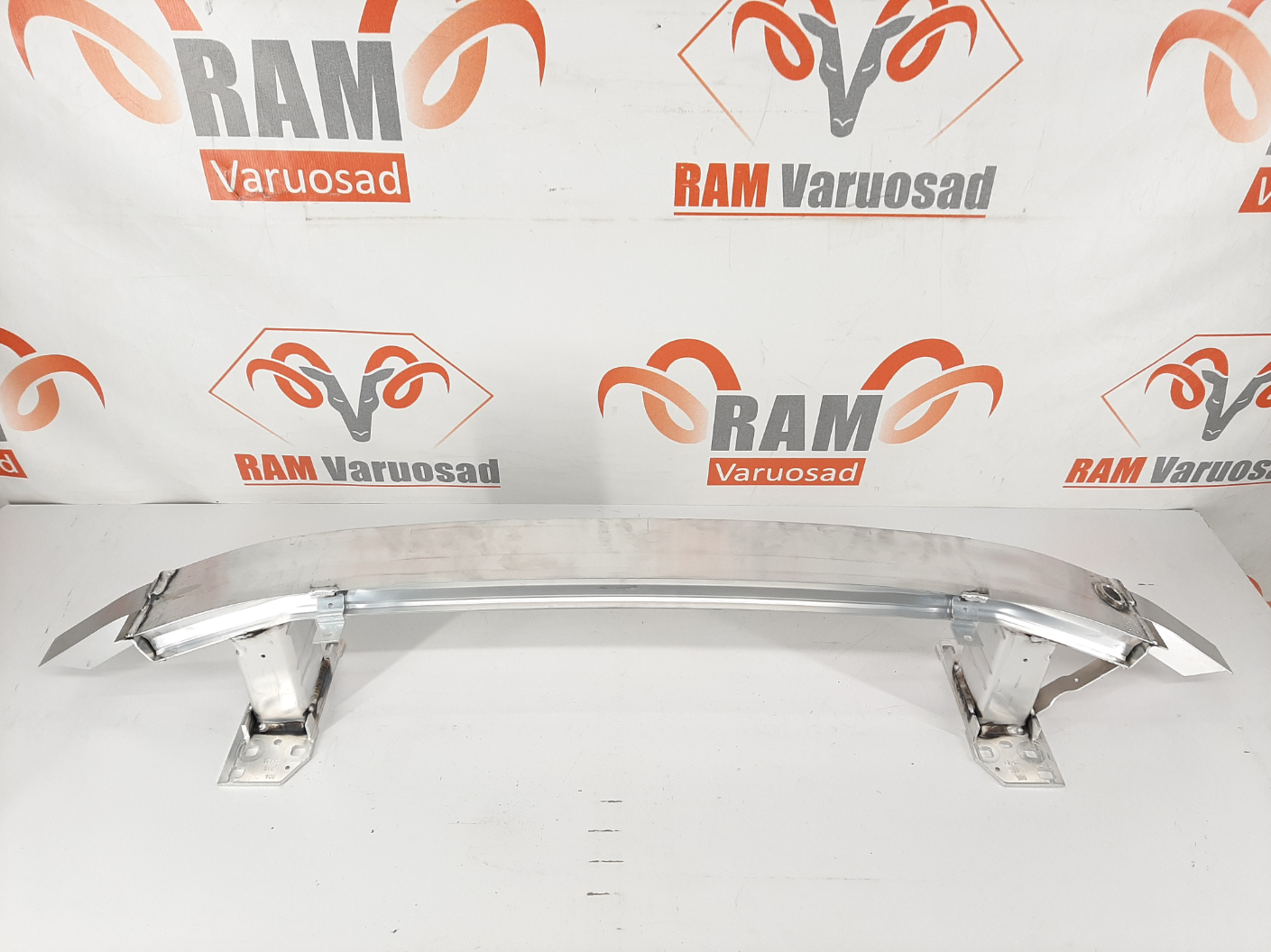 Audi A8 esitala/ front crash bar