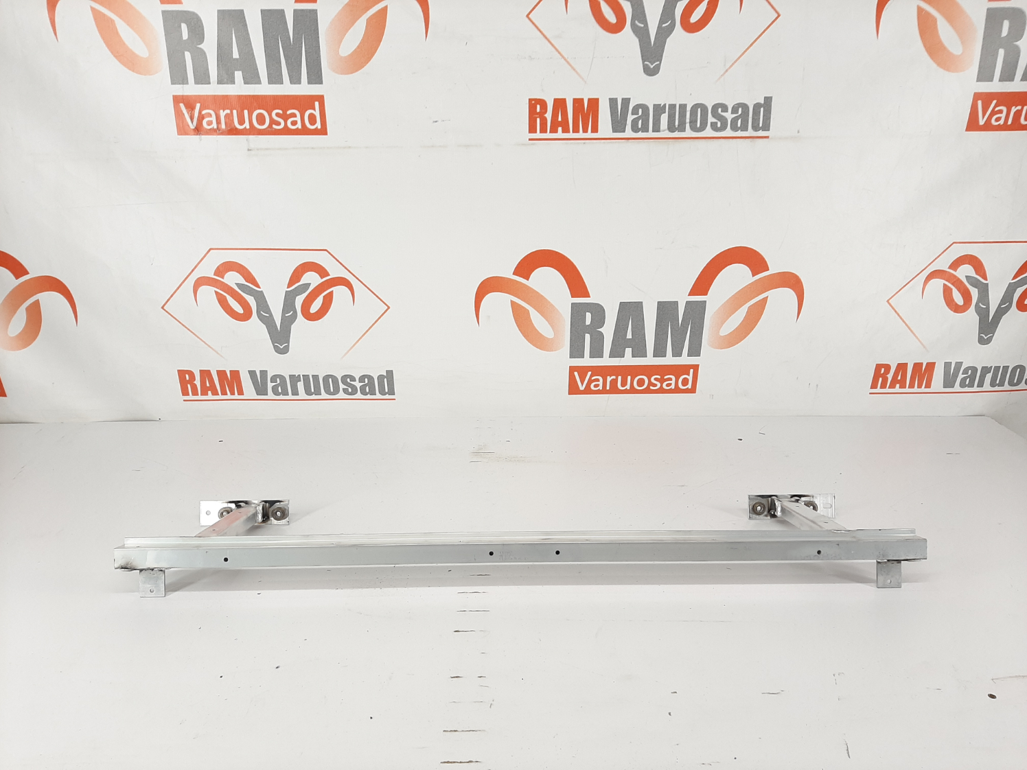 Audi A8  lisa esitala/ extra front crash bar