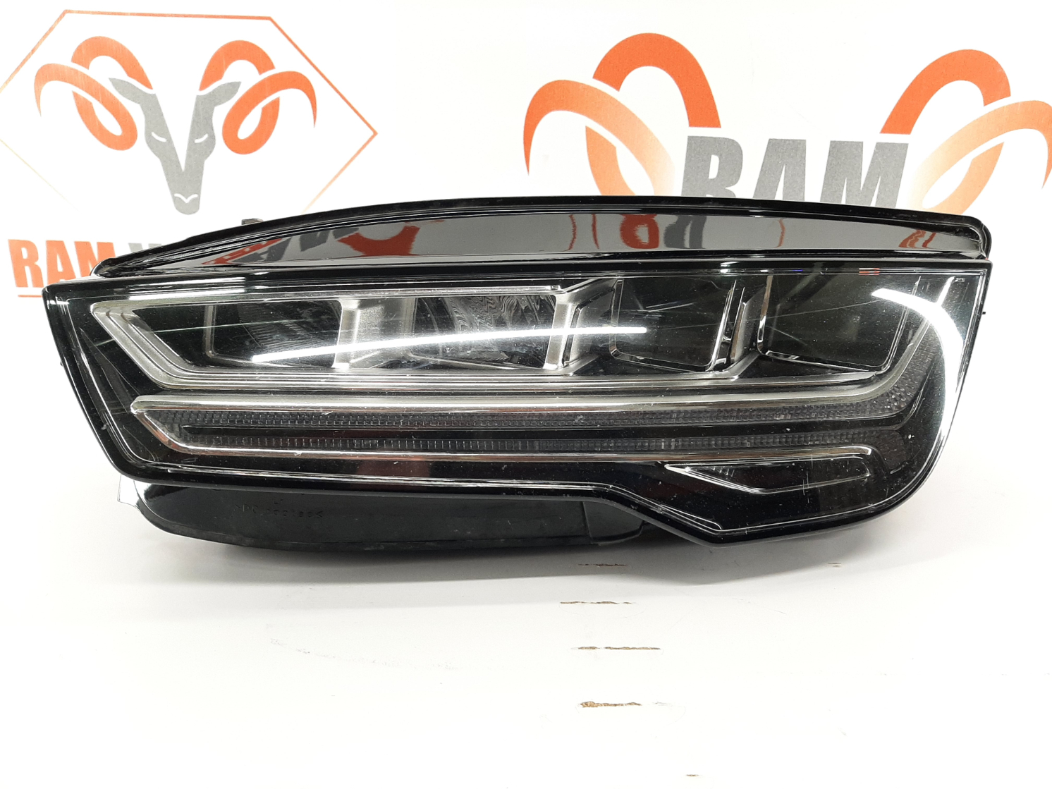 Audi A7 esituli/ headlight