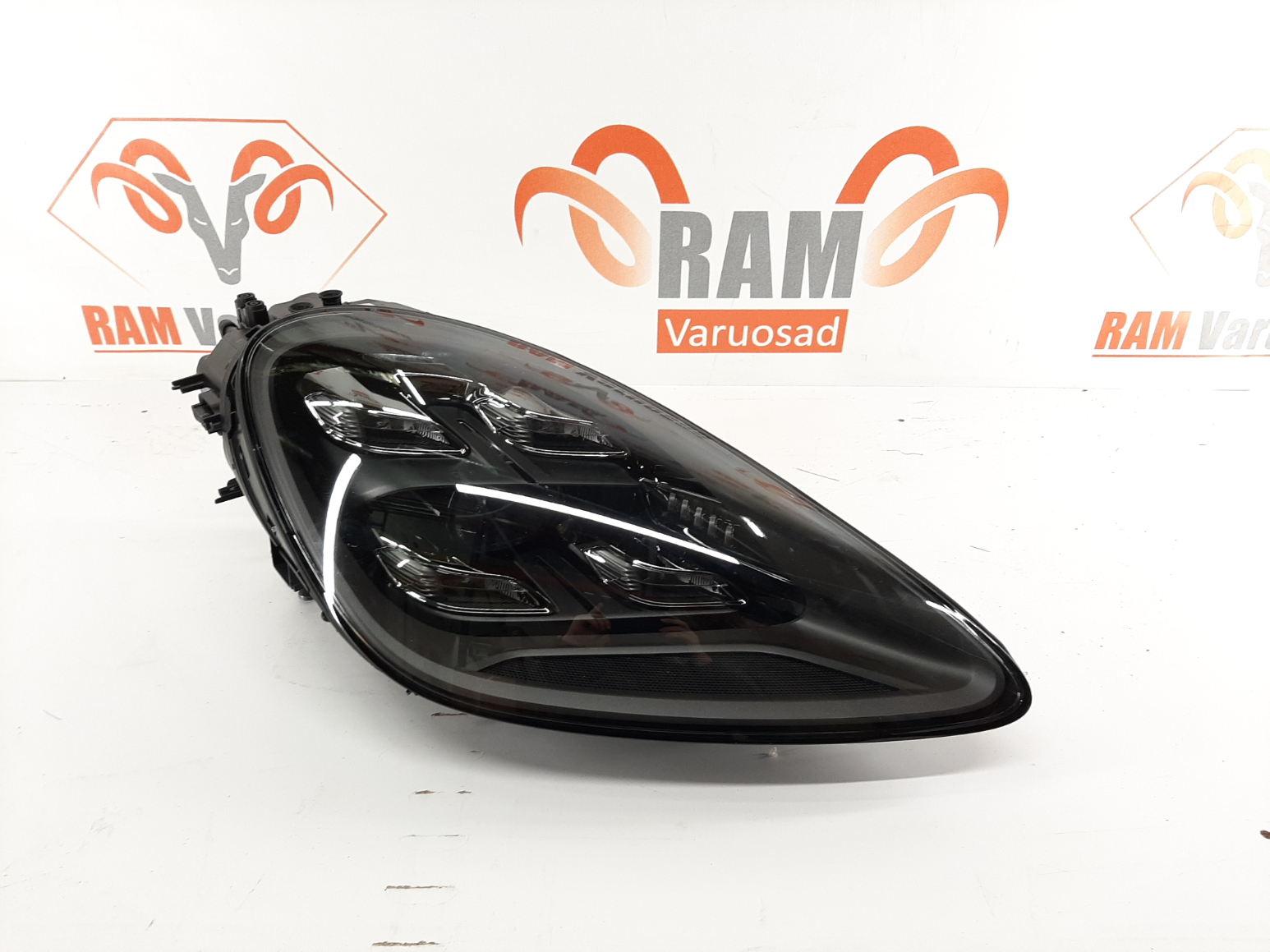 Porsche Cayenne esituli/ headlight