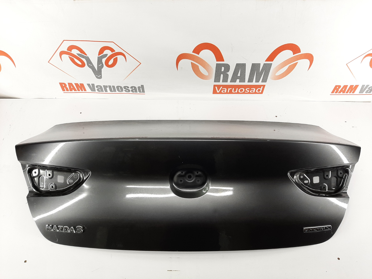 Mazda 3 sedan tagaluuk/ rear lid