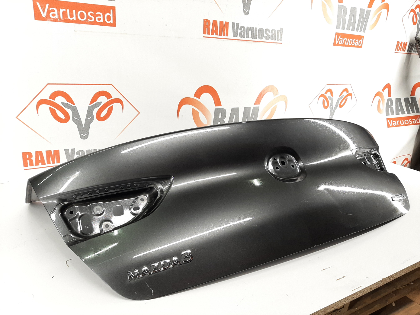 Mazda 3 sedan tagaluuk/ rear lid - pilt 2
