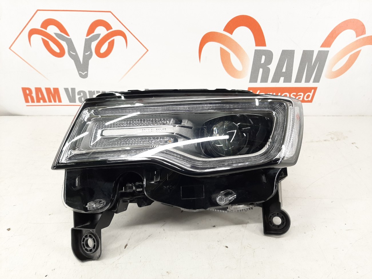Jeep Grand Cherokee AFS esituli/headlight