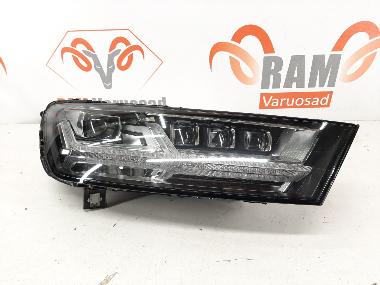 Audi Q7 Matrix esituli/ headlight