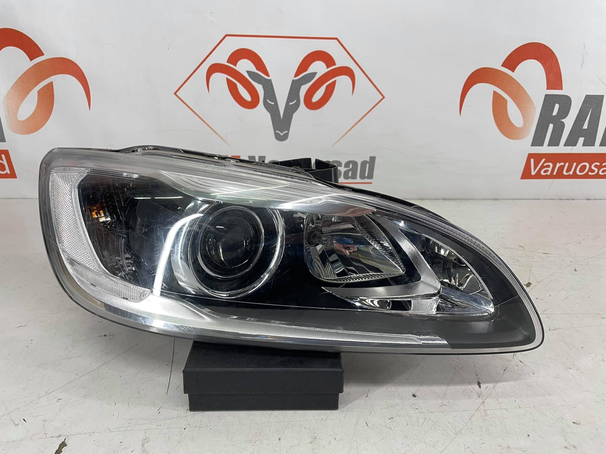 Volvo S60 V60 2014-2018 esituli / headlight