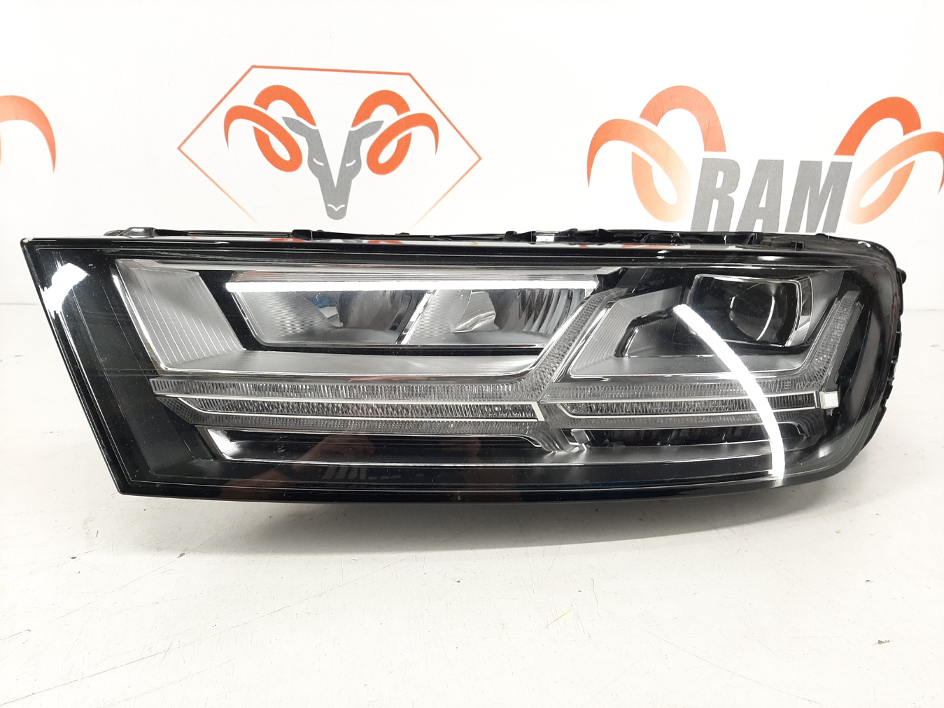 Audi Q7 LED esituli / headlight