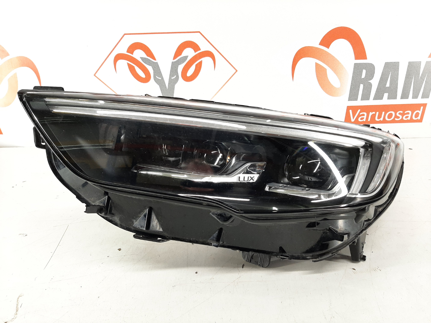 Opel Insignia esituli/ headlight