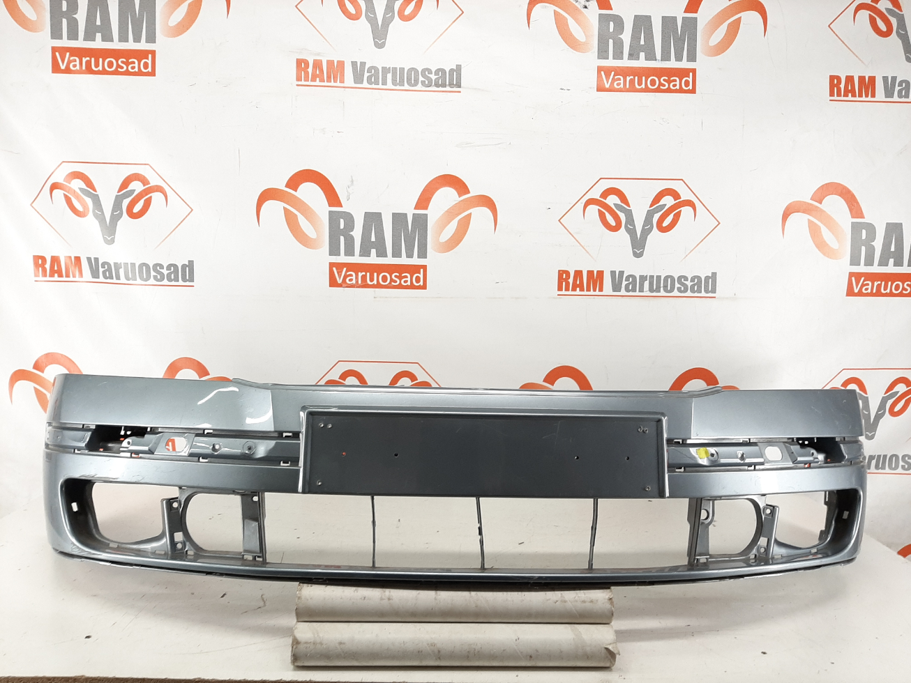 Skoda Octavia esistange/ front bumper