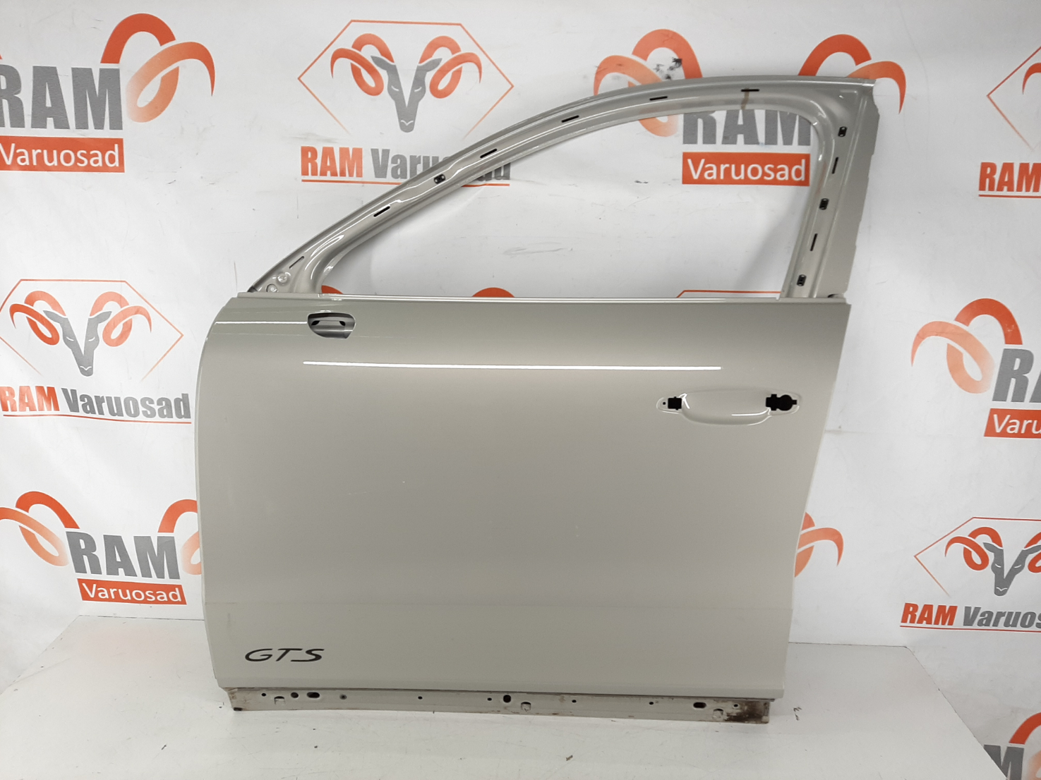 Porsche Cayenne esiuks / front doors