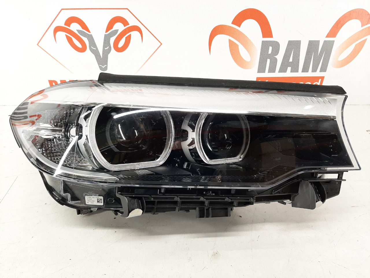 BMW 5 G30  esituli/headlight