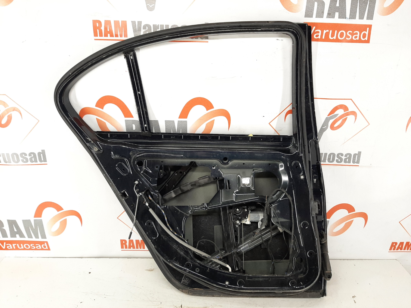 BMW 5 E60 taga uks/ rear door - pilt 4