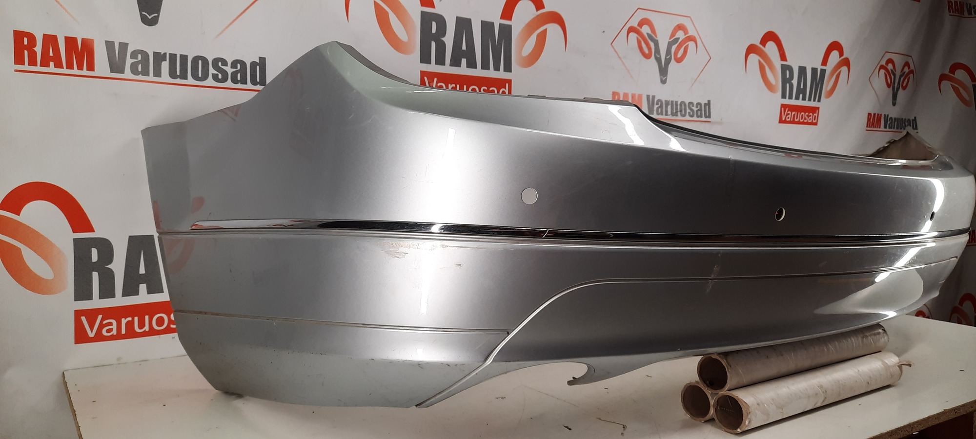 Mercedes W204 C-klass  tagumine stange/ rear bumper - pilt 2