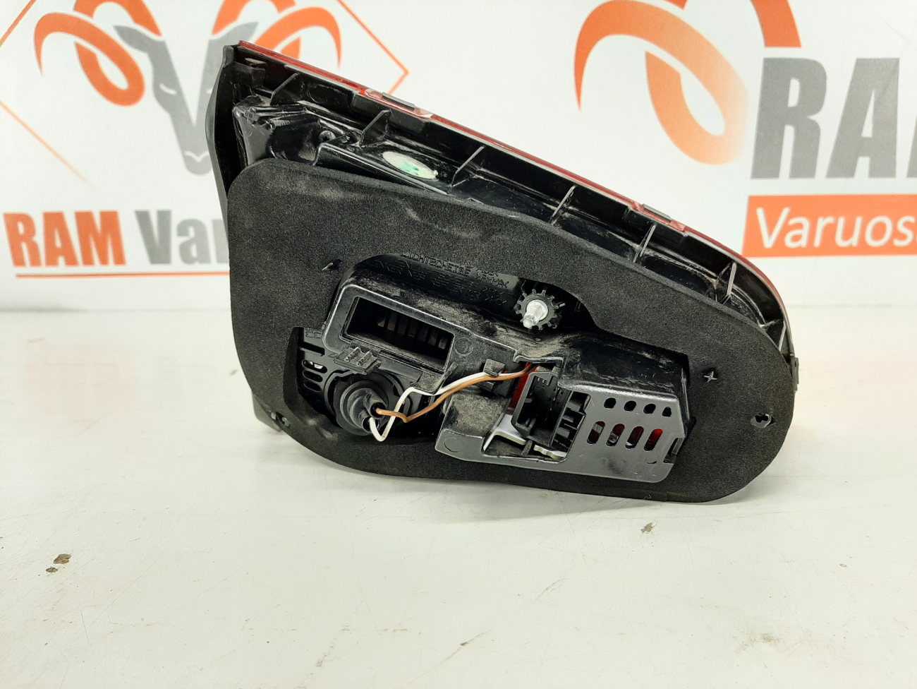 Volkswagen Golf VII taga tuli/ rear light - pilt 2