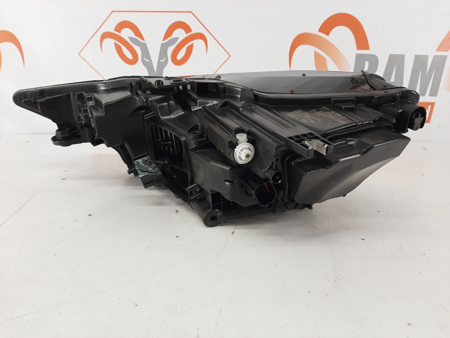 Audi A6 C8 esituli/ headlight - pilt 3