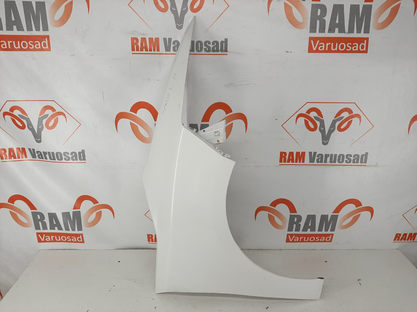 Citroen C4 Picasso 2013-2018 esi tiib/ front fender