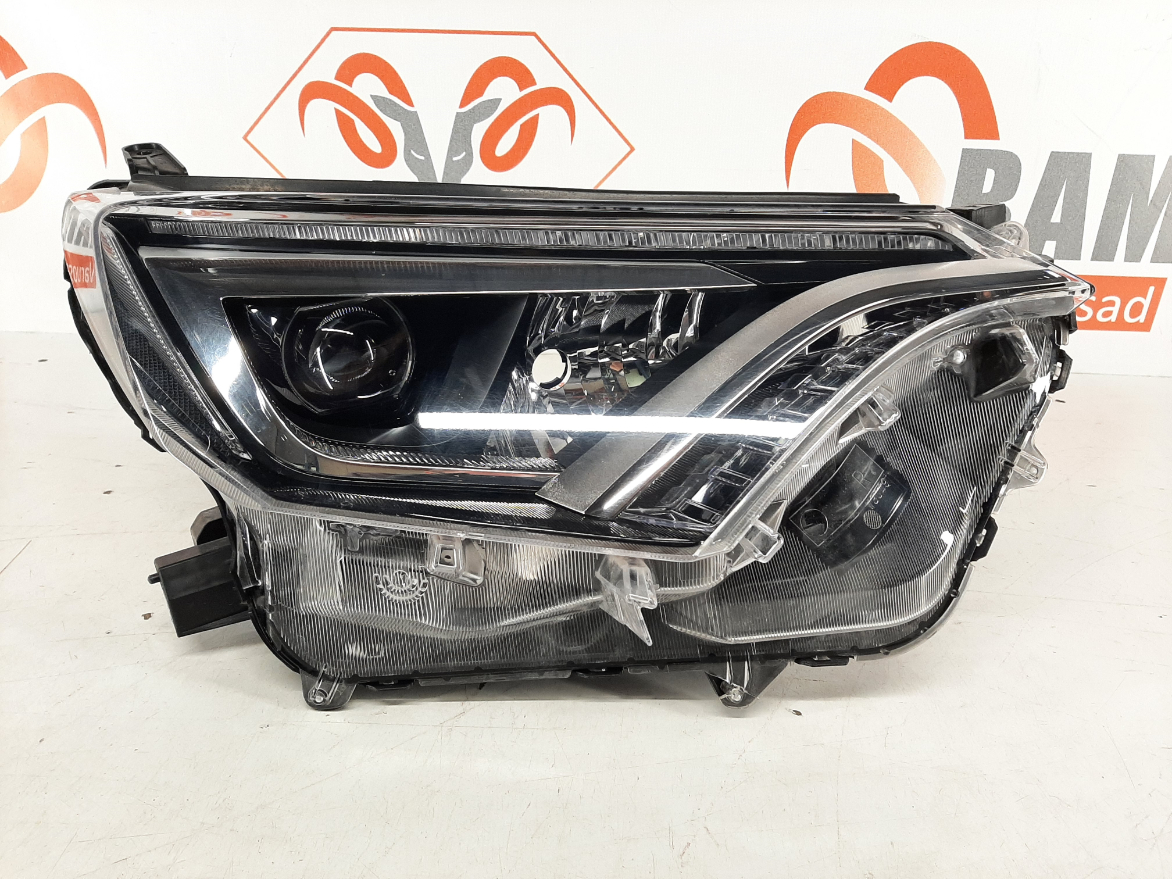 Toyota Rav4 esituli/headlight