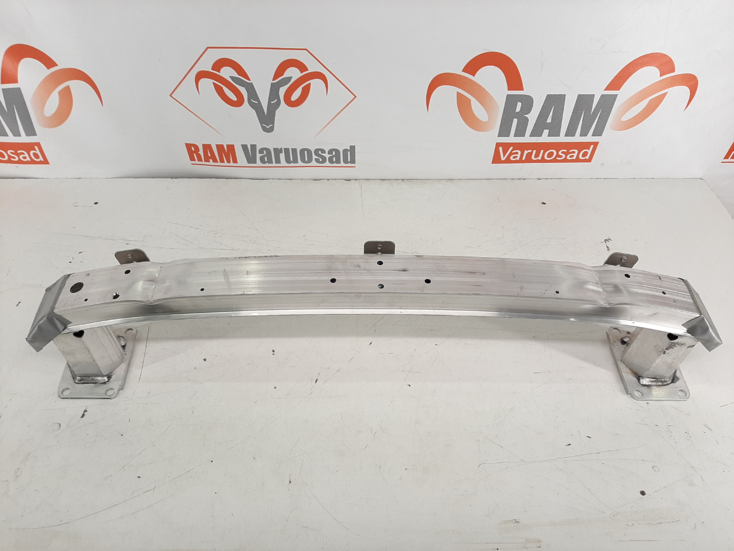 Citroen C4 Picasso esi stange tala/ front crash bar