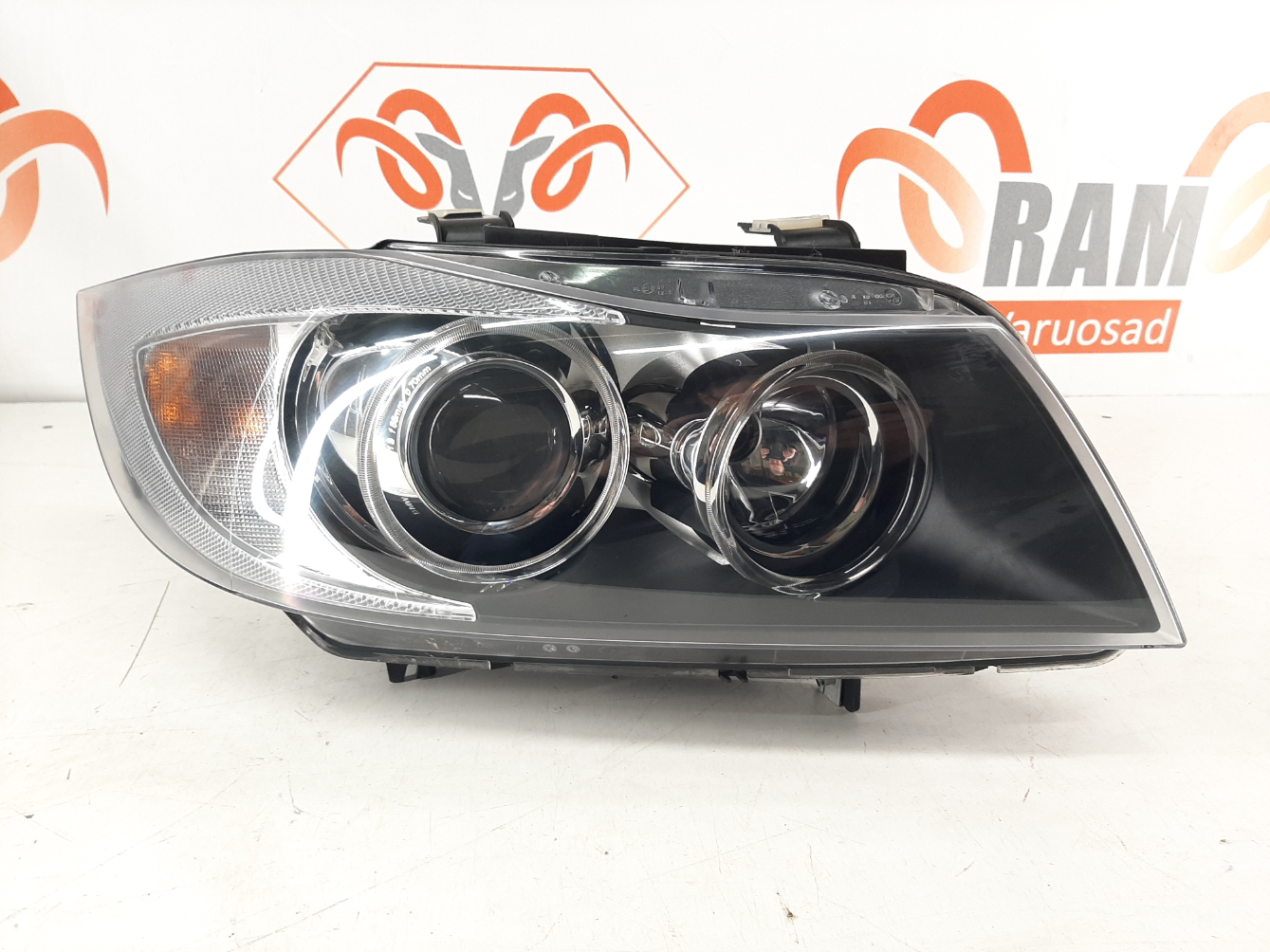 BMW E90 pre FL Bi-Xenon esituli/headlight