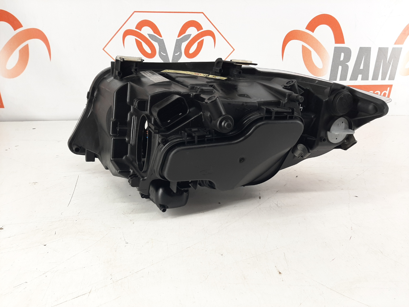 BMW E90 pre FL Bi-Xenon esituli/headlight - pilt 3