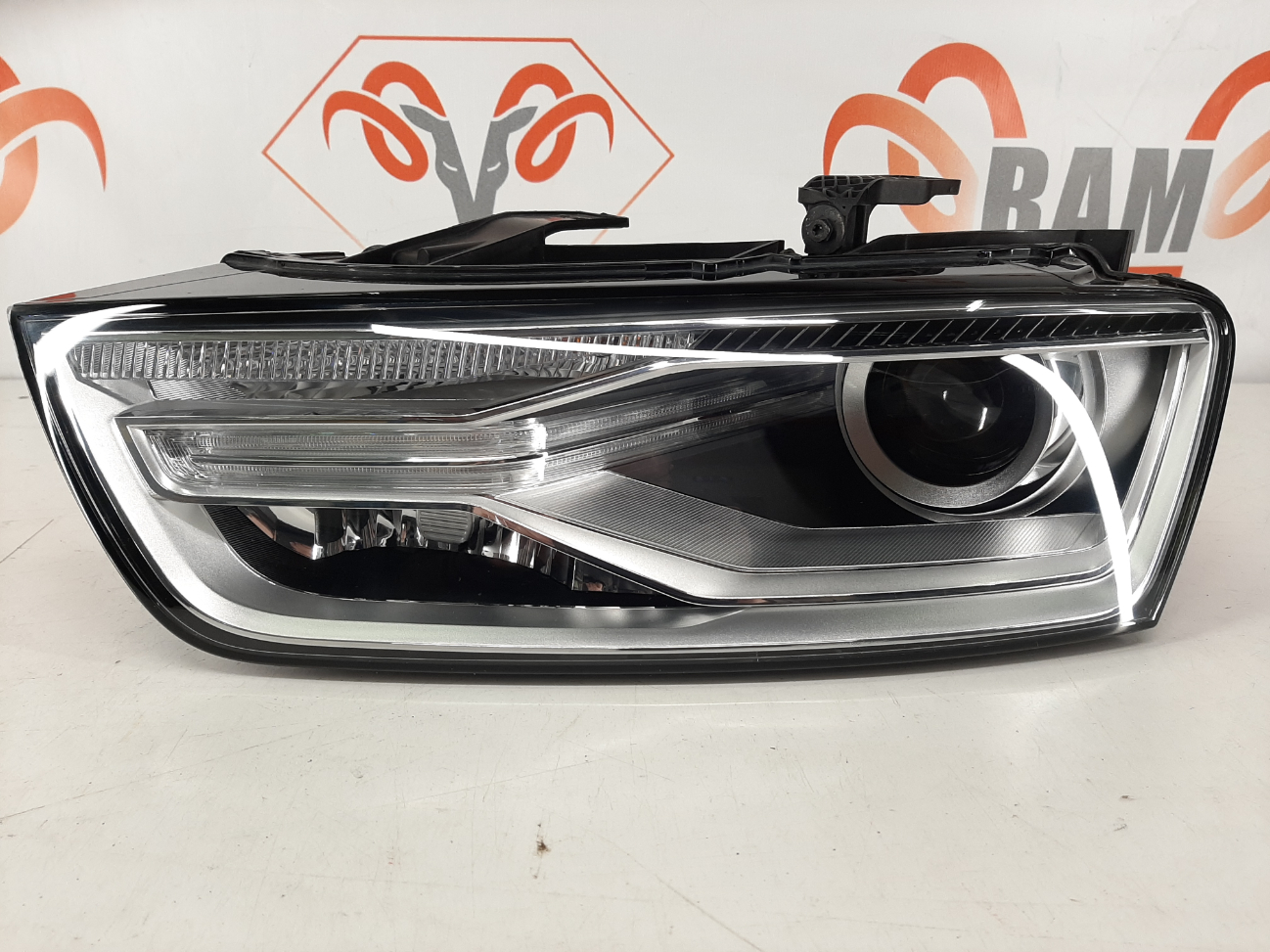 Audi Q3 esituli/front light