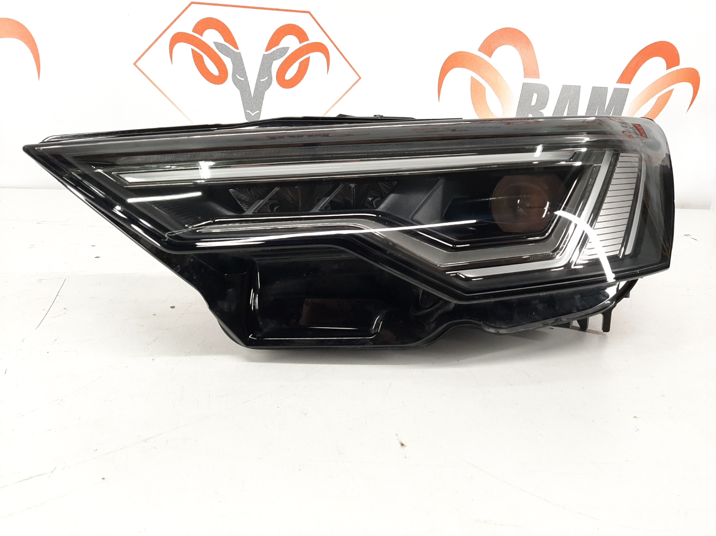 Audi A6 C8 2018- esituli / headlight
