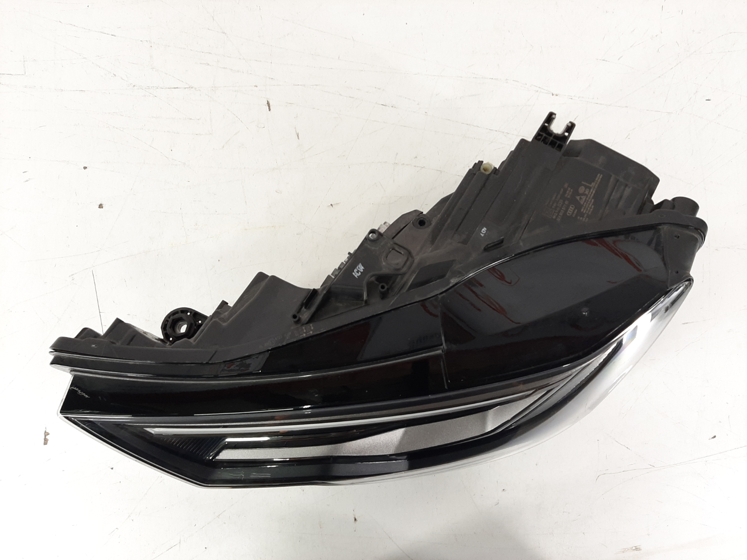 Audi A6 C8 2018- esituli / headlight - pilt 2