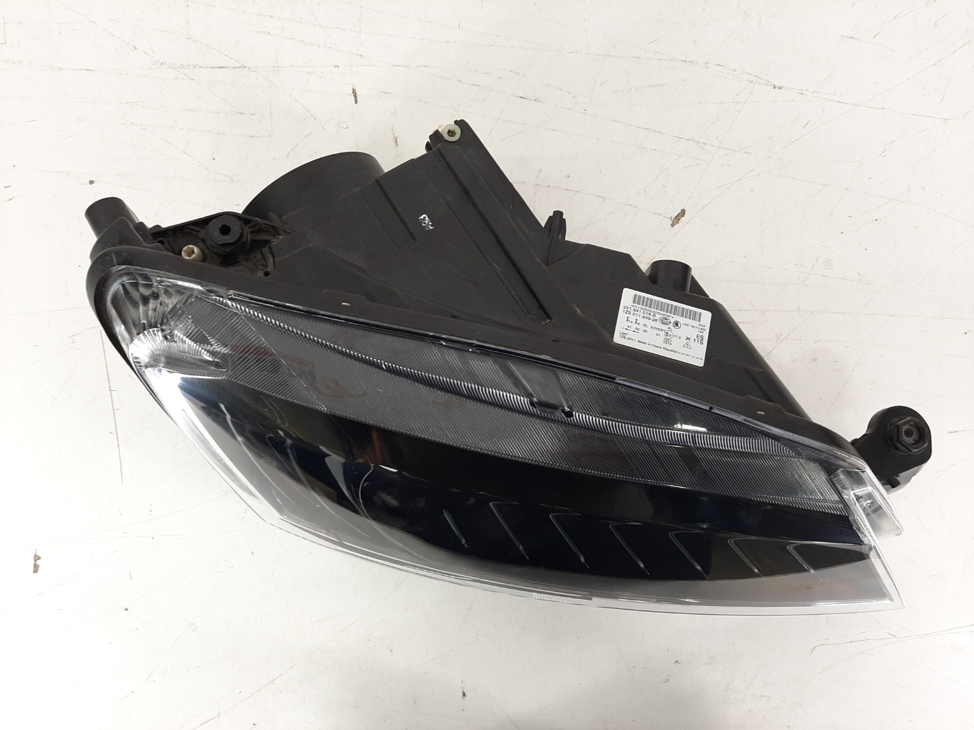 Skoda Superb 3 2015- esituli / headlight - pilt 2