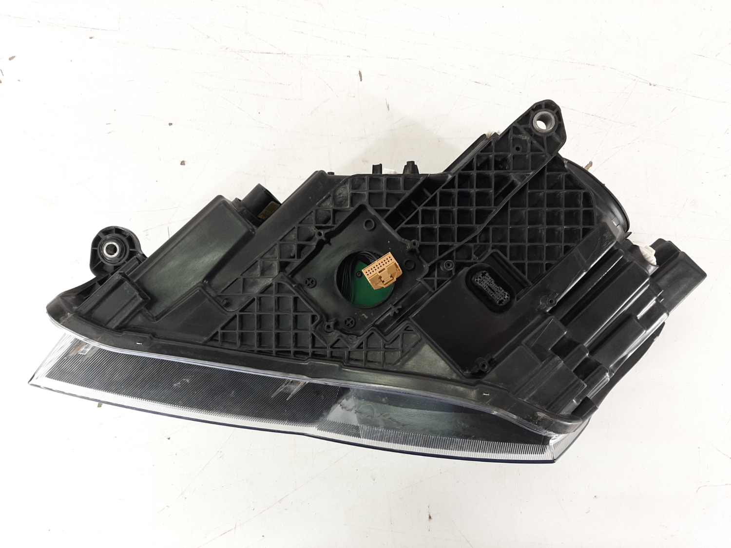 Skoda Superb 3 2015- esituli / headlight - pilt 4