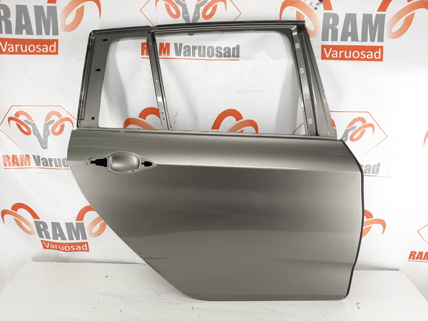 BMW 2 F46 GT 2014- tagauks / rear doors