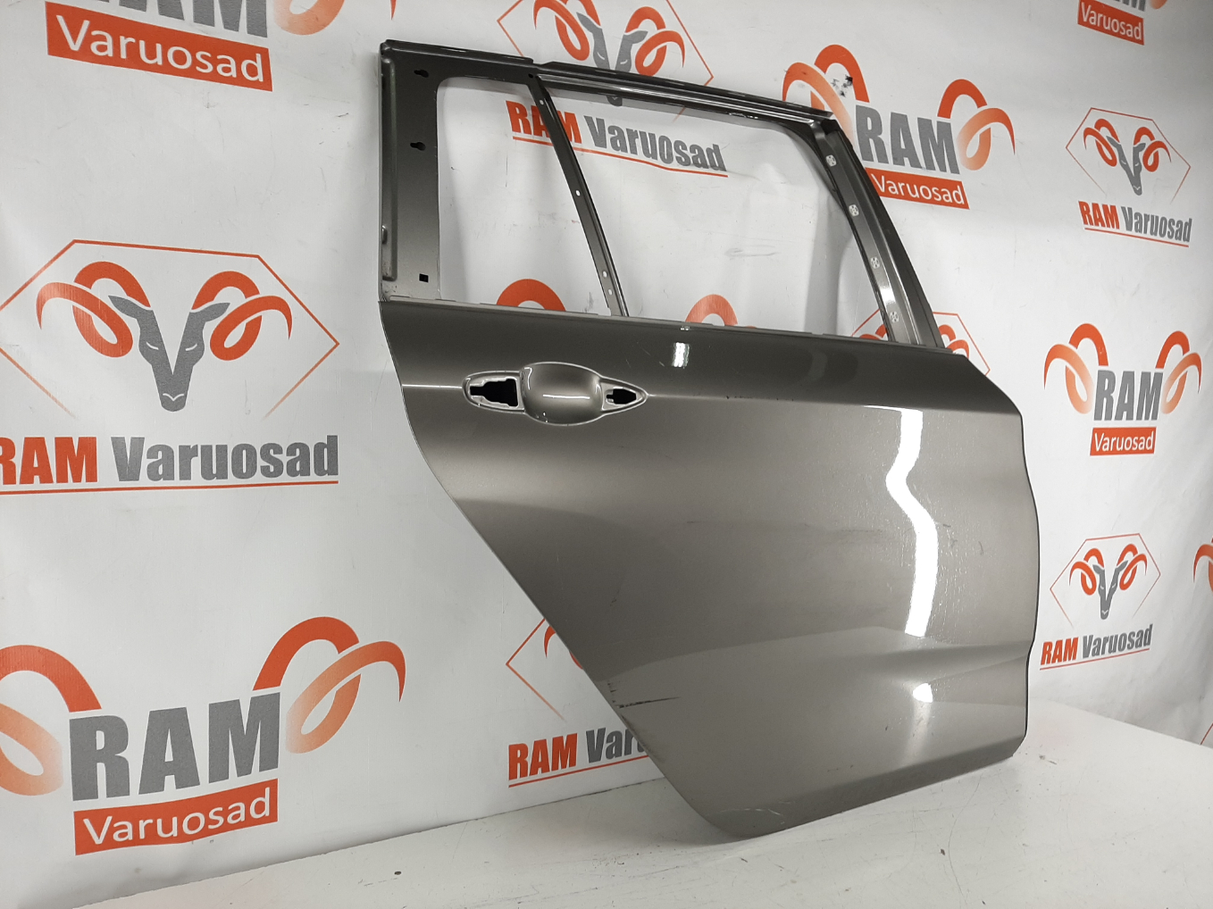 BMW 2 F46 GT 2014- tagauks / rear doors - pilt 2