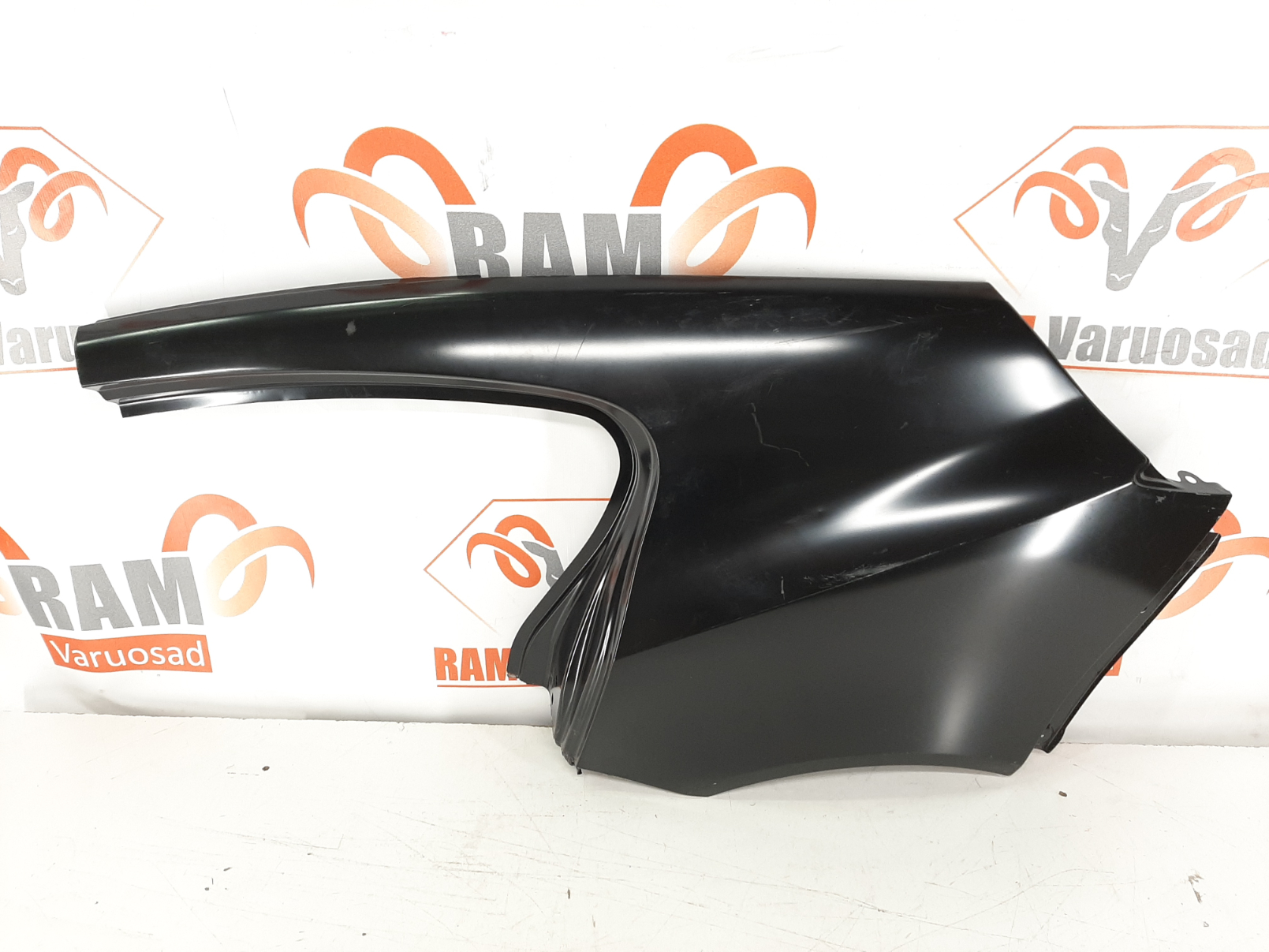 Opel Insignia luukpära tagatiib / rear fender