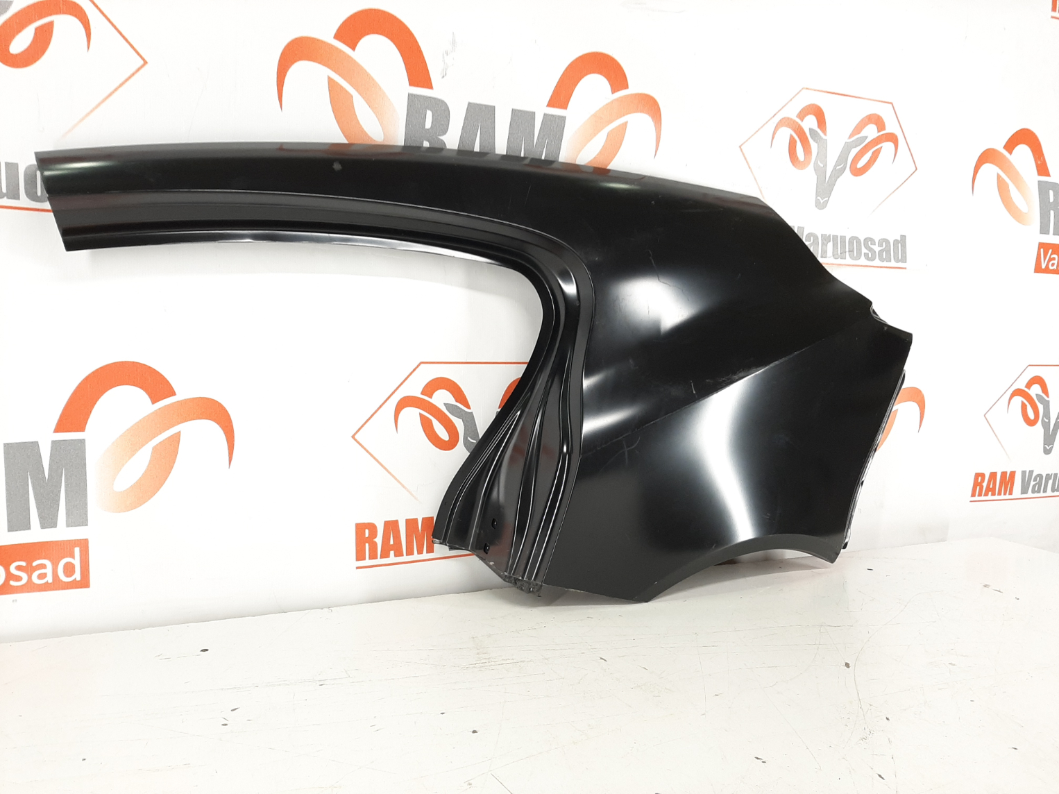 Opel Insignia luukpära tagatiib / rear fender - pilt 2