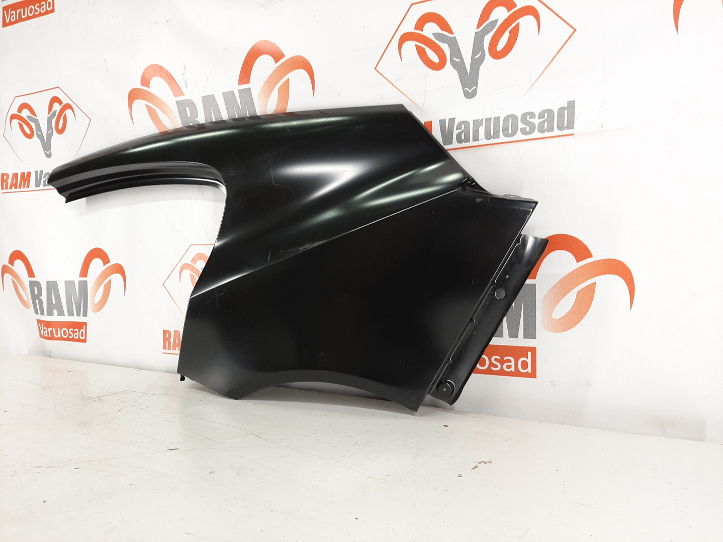 Opel Insignia luukpära tagatiib / rear fender - pilt 3